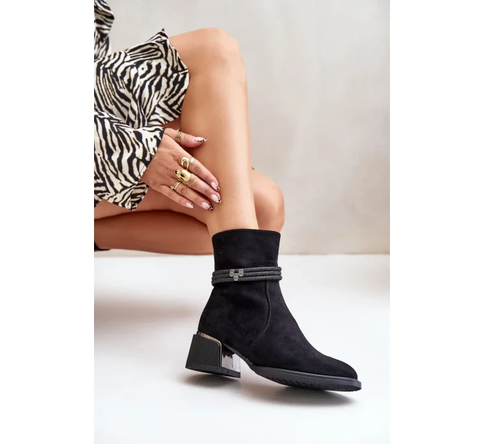 Zateplené Dámské Kotníkové Boty Na Nízkém Podpatku S Ozdobnými Pásky D&A Černé Zateplené Dámské Kotníkové Boty Na Nízkém Podpatku S Ozdobnými Pásky D&A Černé