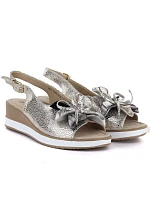 Dámské zlaté kožené sandály s květinami S.Barski model 22099393