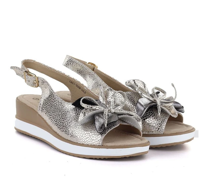 Dámské zlaté kožené sandály s květinami S.Barski model 22099393