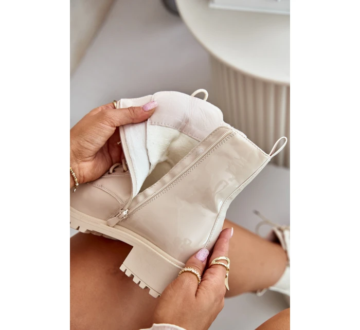 Lakované boty workerky na zip zateplené béžové Ravanthia Lakované boty workerky na zip zateplené béžové Ravanthia