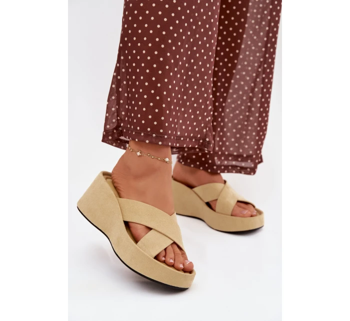 Dámské pantofle na platformě z žluté model 21919321 - Boto