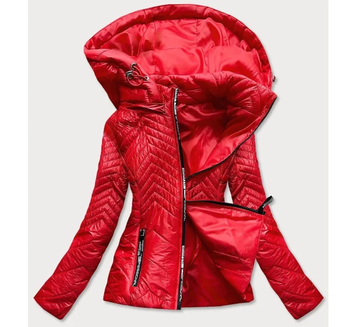 Krátká červená dámská prošívaná bunda s kapucí (B9566) Krátká červená dámská prošívaná bunda s kapucí (B9566)
