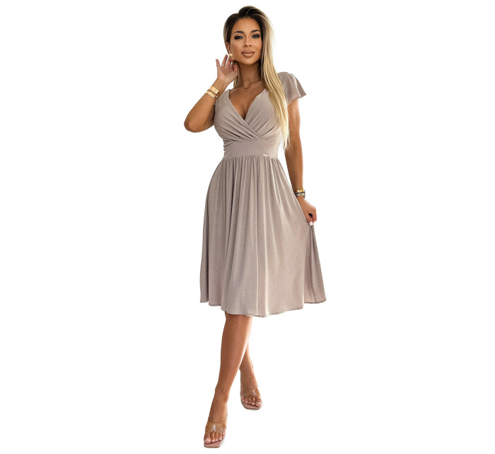 MATILDE - Béžové dámské šaty s brokátem, výstřihem a krátkými rukávy 425-10