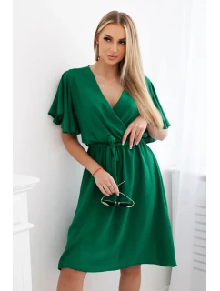 Šaty s vrstveným výstřihem zelený