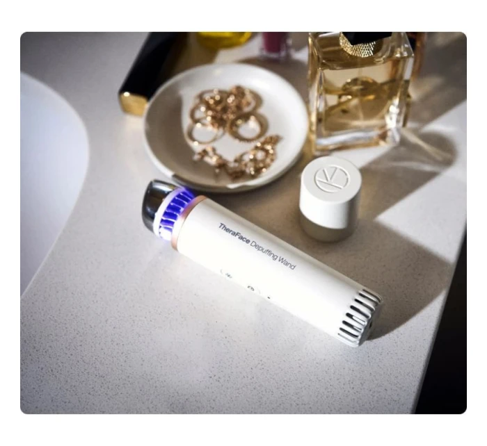 Therabody TheraFace Depuffing Wand (bílá) - hůlka pro péči o obličej Therabody TheraFace Depuffing Wand (bílá) - hůlka pro péči o obličej