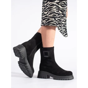 Praktické černé dámské  kotníčkové boty na plochém podpatku