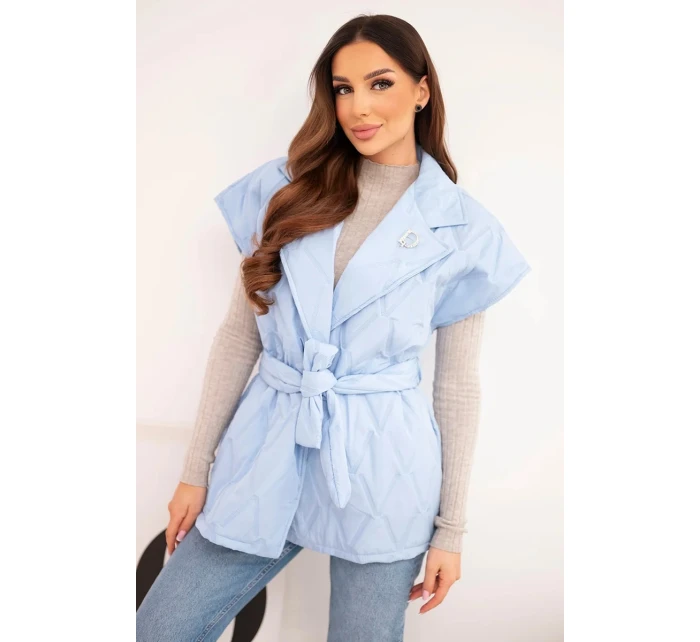 Dámská prošívaná vesta s páskem a širokým límcem modrá