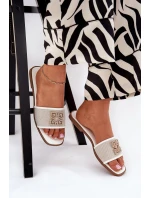 Elegantní dámské pantofle s ozdobou na plochém podpatku bílé model 21685539 - Boto