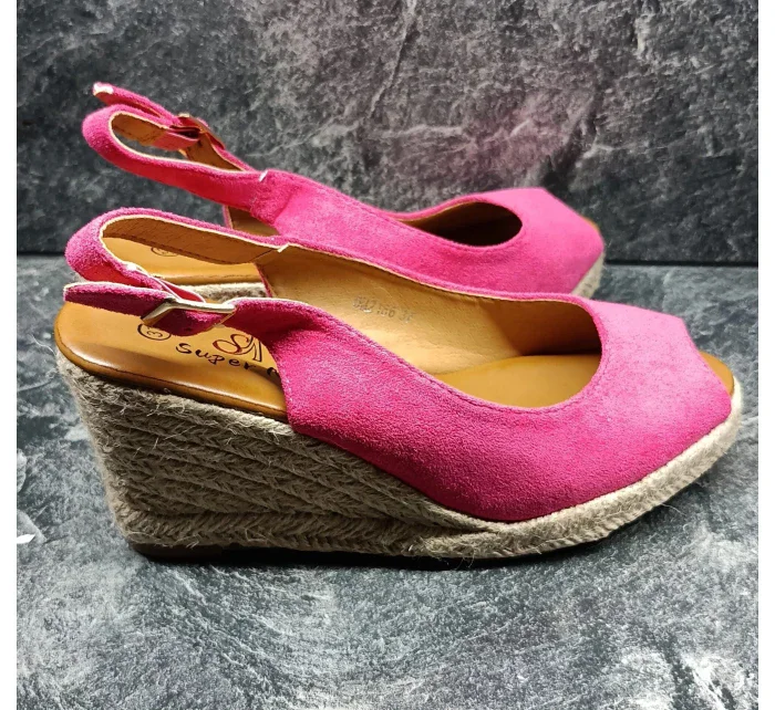 Dámské sandálky na model 20095383 podpatku Fuchsiová tm. růžová Super me - Inello