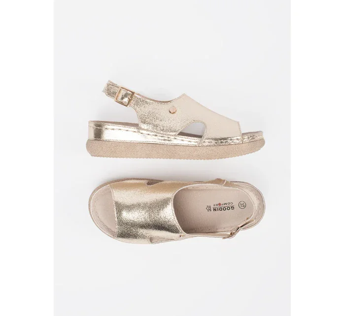 Luxusní dámské  sandály zlaté na plochém podpatku