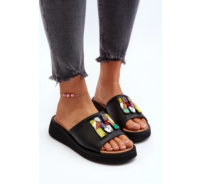 Dámské kožené pantofle s černým zdobením Asames