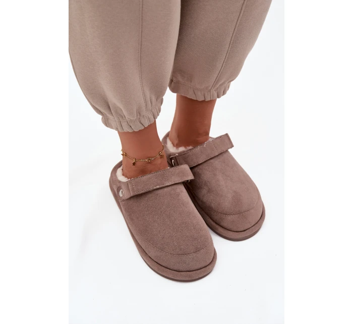 Dámské pantofle s páskem a kožíškem Rilena – tmavě béžové Dámské pantofle s páskem a kožíškem Rilena – tmavě béžové