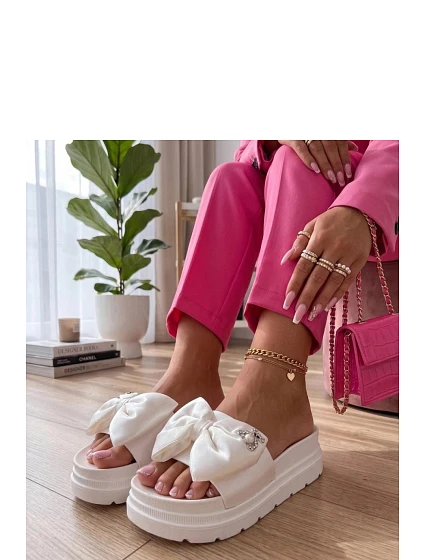 Klapky na platformě model 227261 Solea