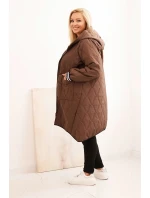 Dámská bunda Plus Size prošívaná s kapucí a model 21297092 manžetami čokoládová - K-Fashion