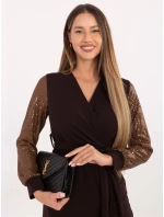 Šaty MI SK 67634.99 tmavě hnědé Šaty MI SK 67634.99 tmavě hnědé