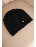 Dámská čepice s ozdobnými model 21470149 květinami elegantní černá - K-Fashion