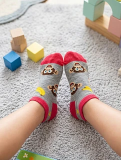 Dětské šedé kotníkové ponožky s opičkami a banány