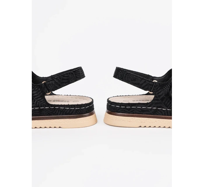 Zajímavé černé  sandály dámské platforma