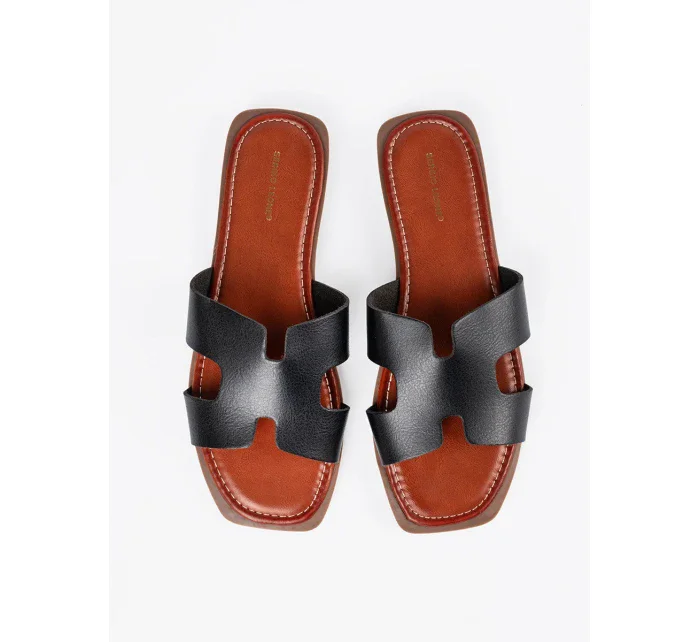 Zajímavé dámské  nazouváky černé na plochém podpatku