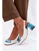 Kožené dámské sandály na podpatku s přezkou D&A model 22100330 bílé - S.Barski Kožené dámské sandály na podpatku s přezkou D&A model 22100330 bílé - S.Barski