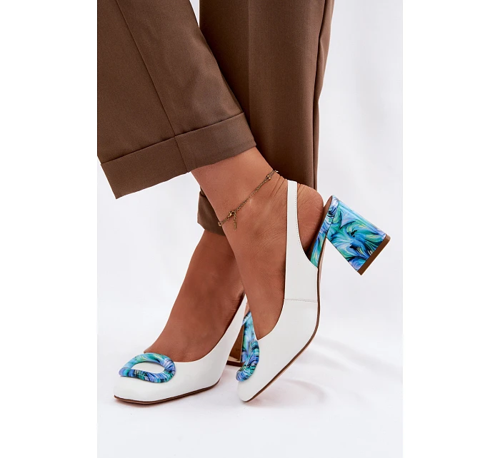 Kožené dámské sandály na podpatku s přezkou D&A model 22100330 bílé - S.Barski Kožené dámské sandály na podpatku s přezkou D&A model 22100330 bílé - S.Barski