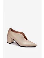 Kožené dámské lodičky na podpatku model 22125761 Zlato - Maciejka