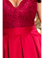 Dámská šaty v bordó barvě s dekoltem a krajkou model 7495401