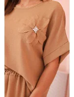 Dámský komplet z viskózy s ozdobným květem a širokými kalhotami - camel