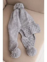 Dámská zimní čepice s vlnou, kšiltem a bambulemi K475 světle šedá Dámská zimní čepice s vlnou, kšiltem a bambulemi K475 světle šedá