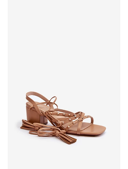 Šněrovací sandály na nízkém podpatku zdobené Camel model 21661672 - EVENTO