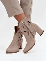 Semišové perforované dámské kotníčkové boty na podpatku Zazoo 3647 Cappuccino