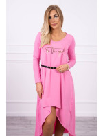 Šaty s ozdobným páskem a nápisem světle růžové