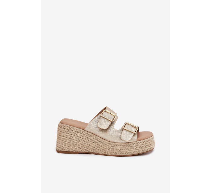 Dámské Pantofle Na Klínu S Pletením A Přezkami Zlaté model 21697344 - Boto Dámské Pantofle Na Klínu S Pletením A Přezkami Zlaté model 21697344 - Boto