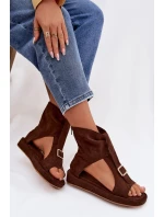 Dámské sandály s páskem čokoládové model 21943381 - Boto