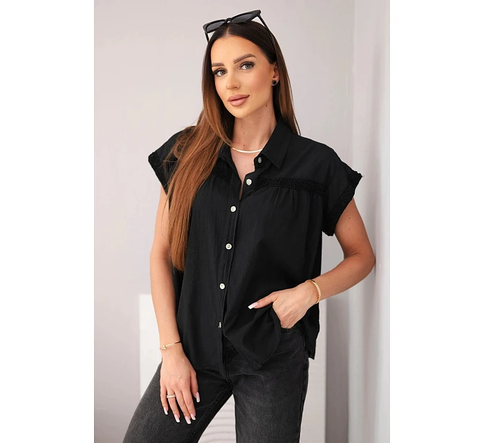 Dámská bavlněná košilová halenka s krajkou a krátkým rukávem černá Dámská bavlněná košilová halenka s krajkou a krátkým rukávem černá