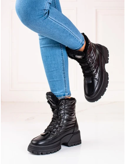 Módní černé dámské sněhule na plochém podpatku Módní černé dámské sněhule na plochém podpatku