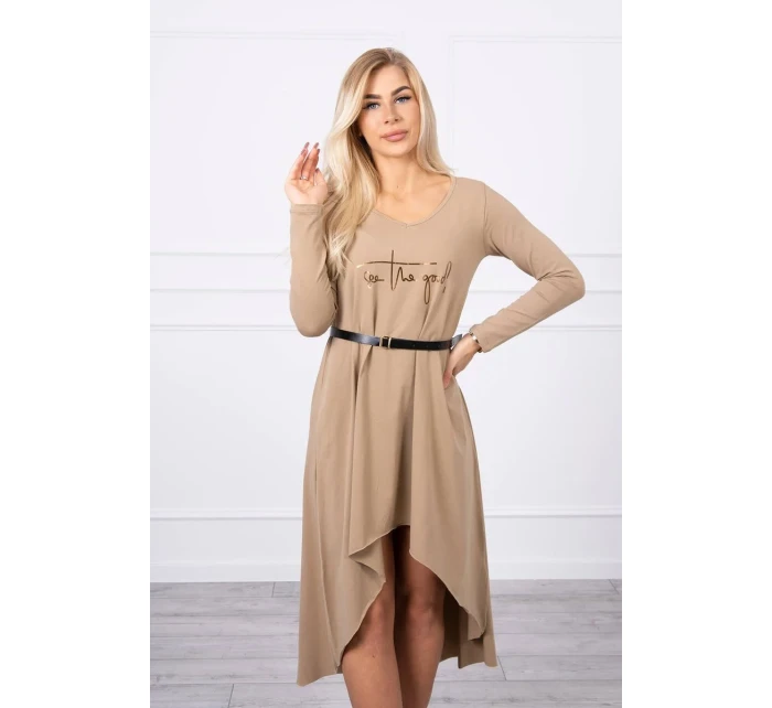 Šaty s ozdobným páskem a nápisem camel Šaty s ozdobným páskem a nápisem camel