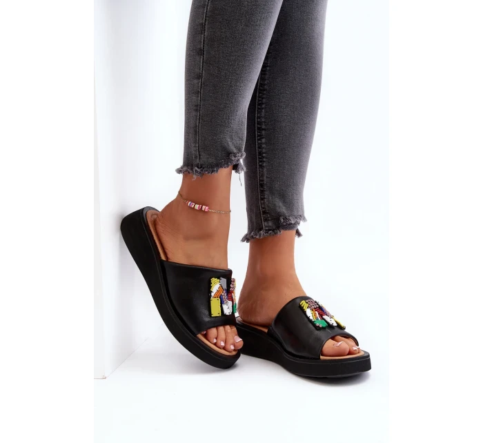 Dámské kožené pantofle s černým zdobením Asames