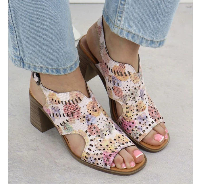 Dámské květinové ažurové sandály na podpatku Jezzi 24125