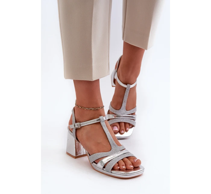 Dámské sandály na podpatku z ekokože stříbrné model 21661945 - EVENTO
