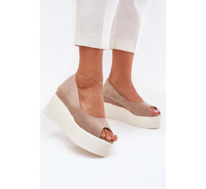 Dámské sandály na klínu a platformě béžové model 21702635 - Boto Dámské sandály na klínu a platformě béžové model 21702635 - Boto