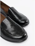 Exkluzívní černé  polobotky dámské na klínku