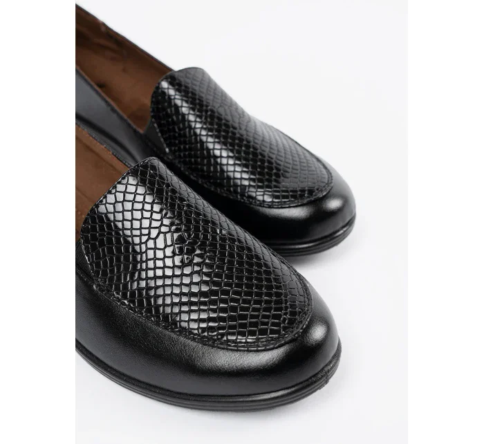 Exkluzívní černé  polobotky dámské na klínku