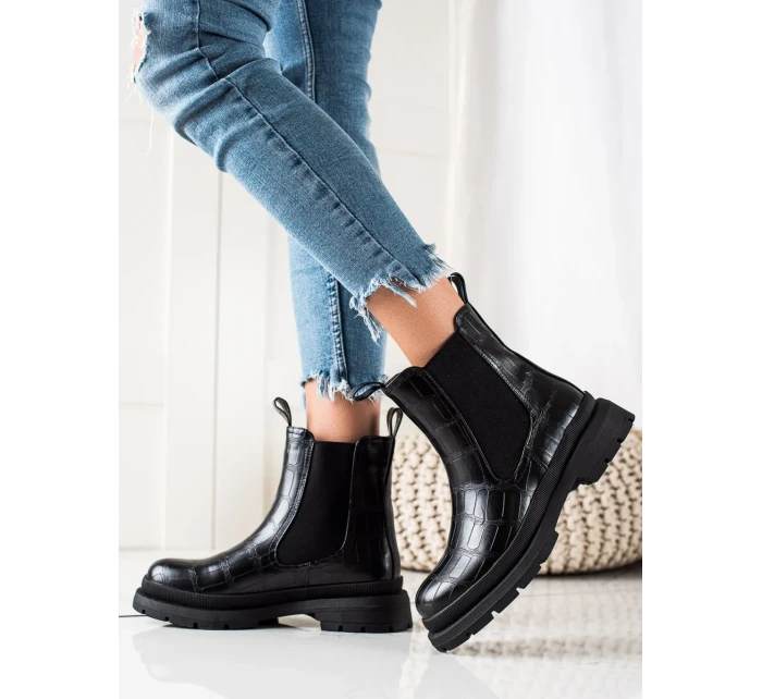 Výborné černé  kotníčkové boty dámské na plochém podpatku