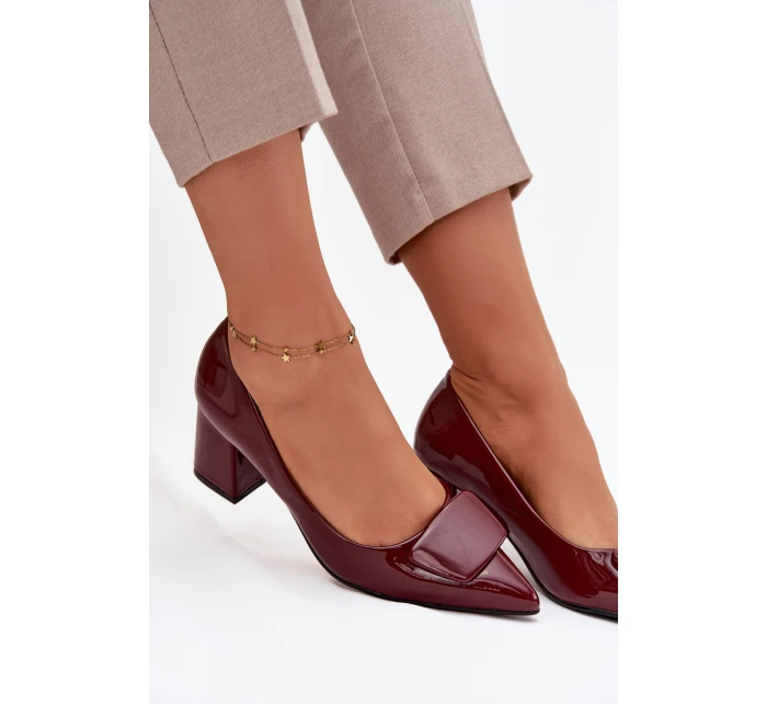 Lakované lodičky na sloupku s ozdobou Bordové Isoline