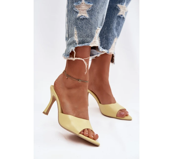 Lakované dámské nazouváky na podpatku Žluté Lirissa Lakované dámské nazouváky na podpatku Žluté Lirissa