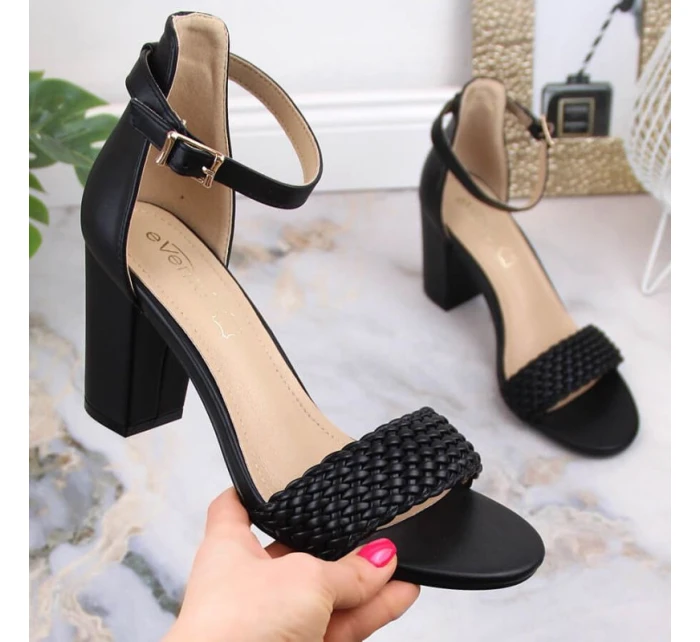 Sandały na słupku eVento W 5945 czarne
