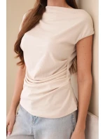 Dámská žebrovaná halenka z viskózy s model 22030156 výstřihem a nařasením béžová - K-Fashion