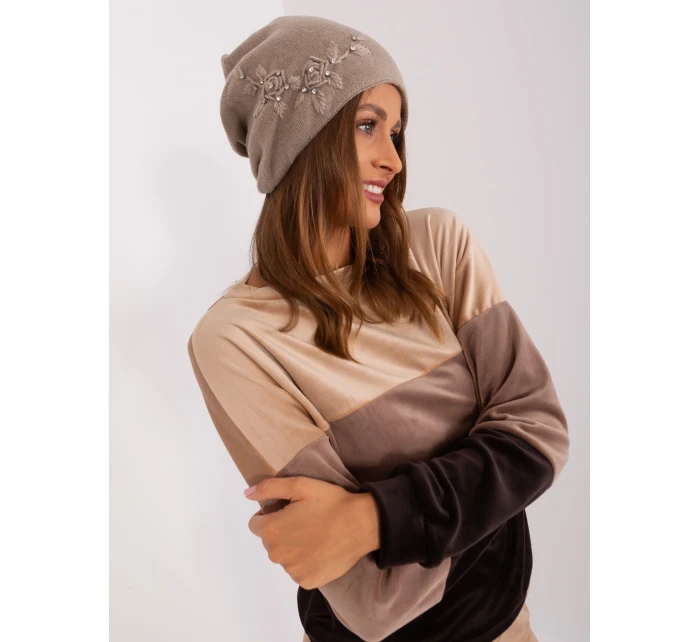 Czapka AT CZ model 21311259 ciemny bezowy - FPrice