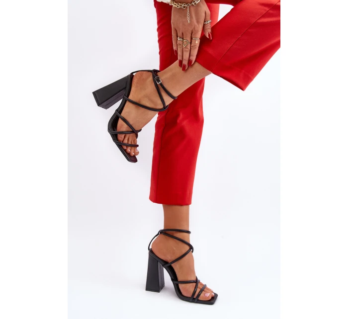 Moderní sandály na podpatku černé model 21650140 - Boto Moderní sandály na podpatku černé model 21650140 - Boto